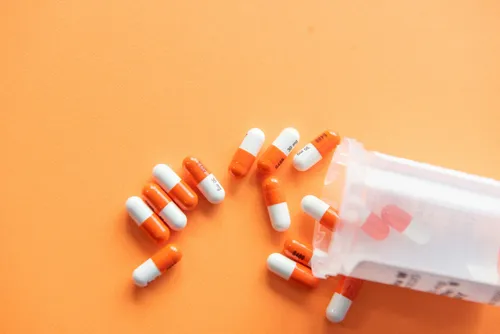 Verschillende gekleurde pillen en capsules