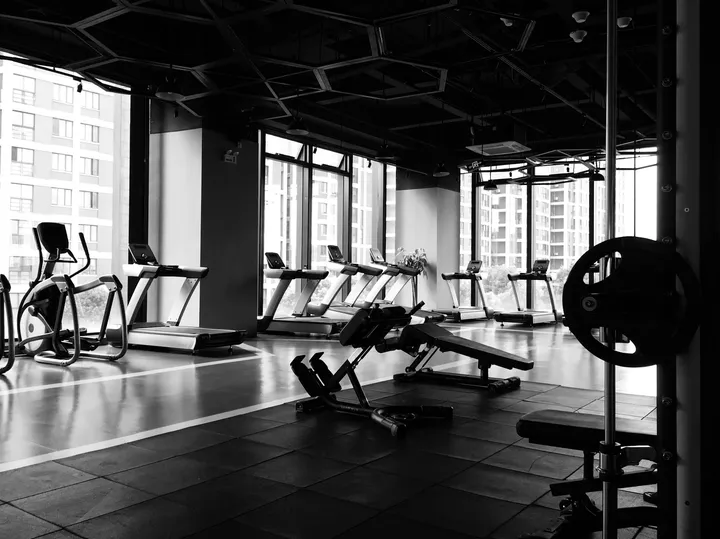 Gewichten in een sportschool
